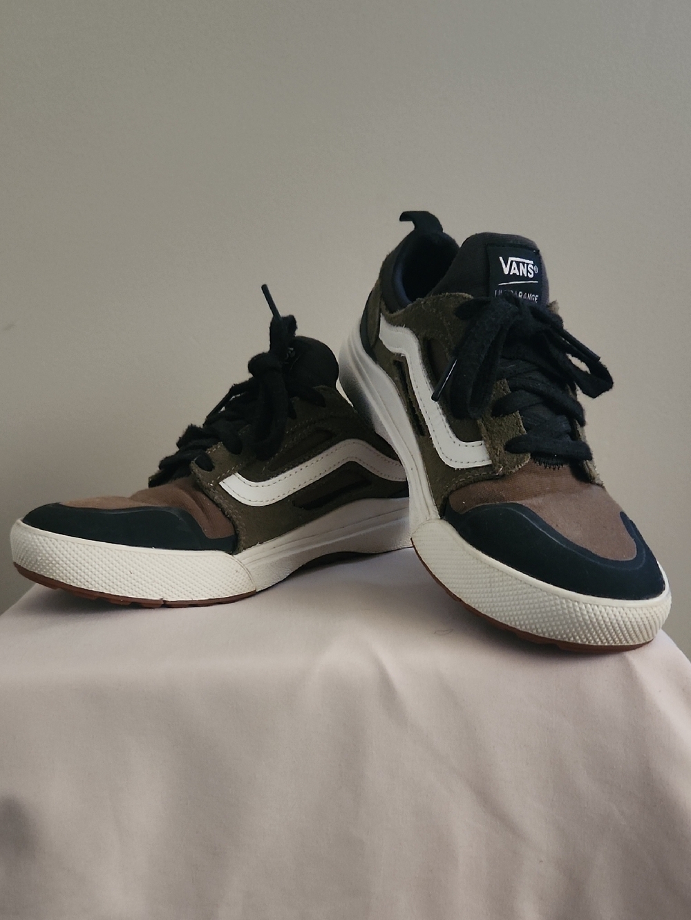 Vans Low-Top Sneakers in Olive, Black & Brown M5/W6.5